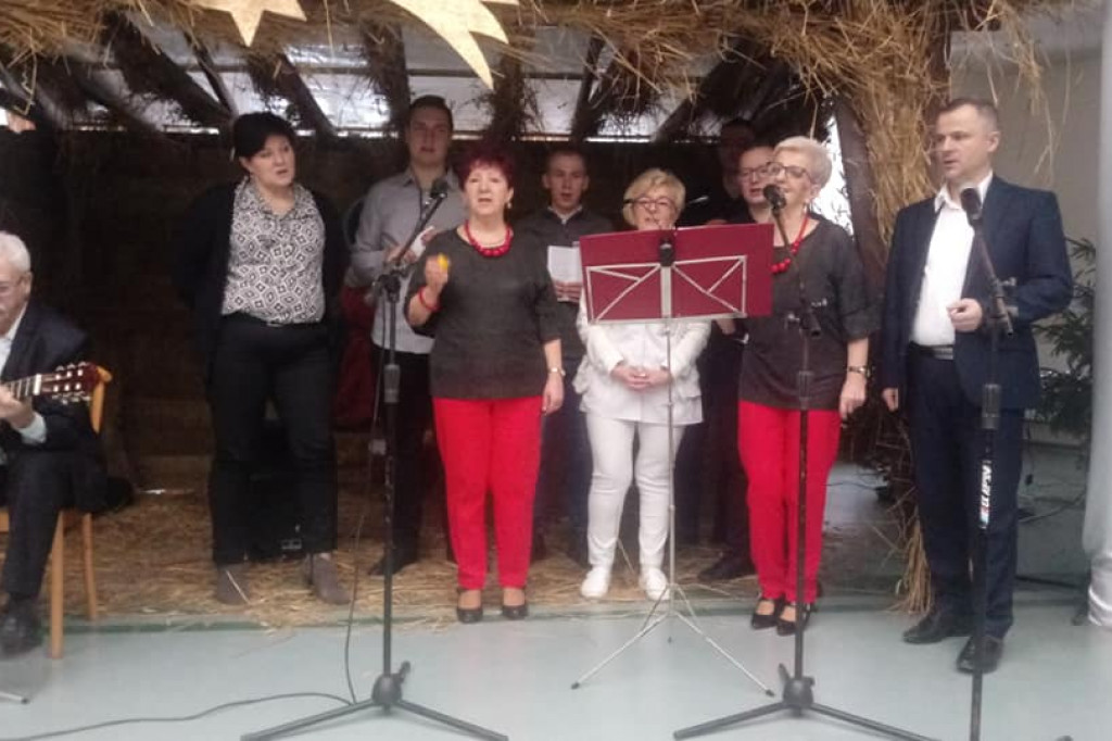 Kolędowanie w DPSie. Koncert kolęd Pasjonatki i inni