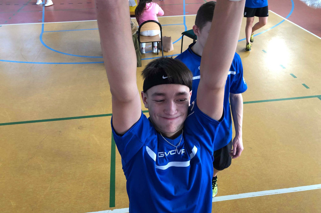 Szkoła Podstawowa nr 7 wygrywa powiatowy turniej siatkówki.