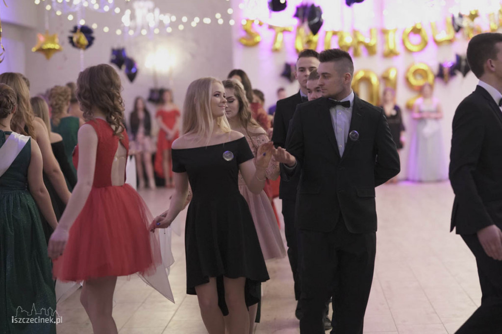 Maturzyści Zespołu Szkół nr 6 bawili się na studniówce