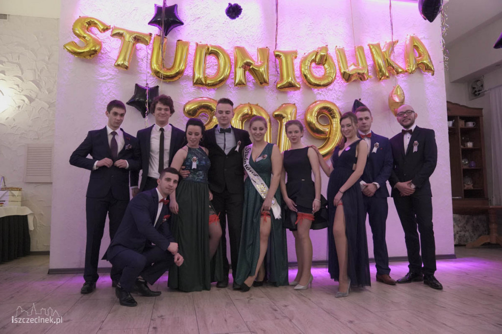 Maturzyści Zespołu Szkół nr 6 bawili się na studniówce