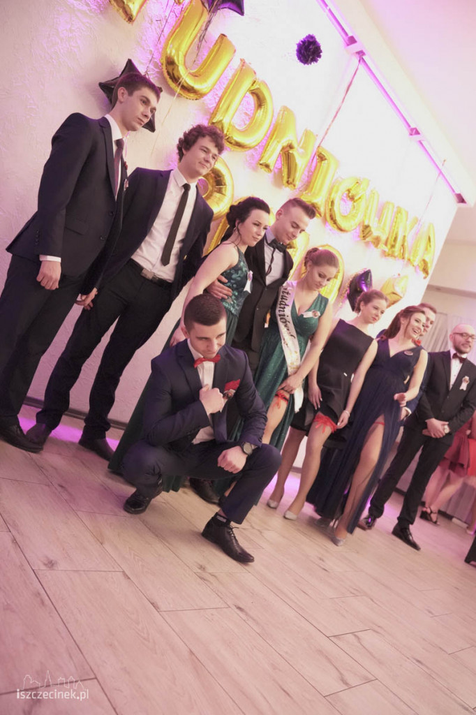 Maturzyści Zespołu Szkół nr 6 bawili się na studniówce