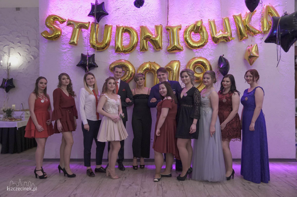 Maturzyści Zespołu Szkół nr 6 bawili się na studniówce