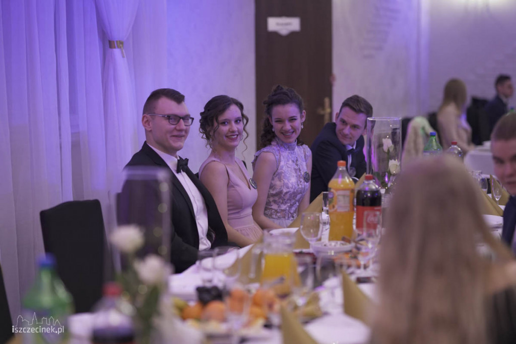 Maturzyści Zespołu Szkół nr 6 bawili się na studniówce