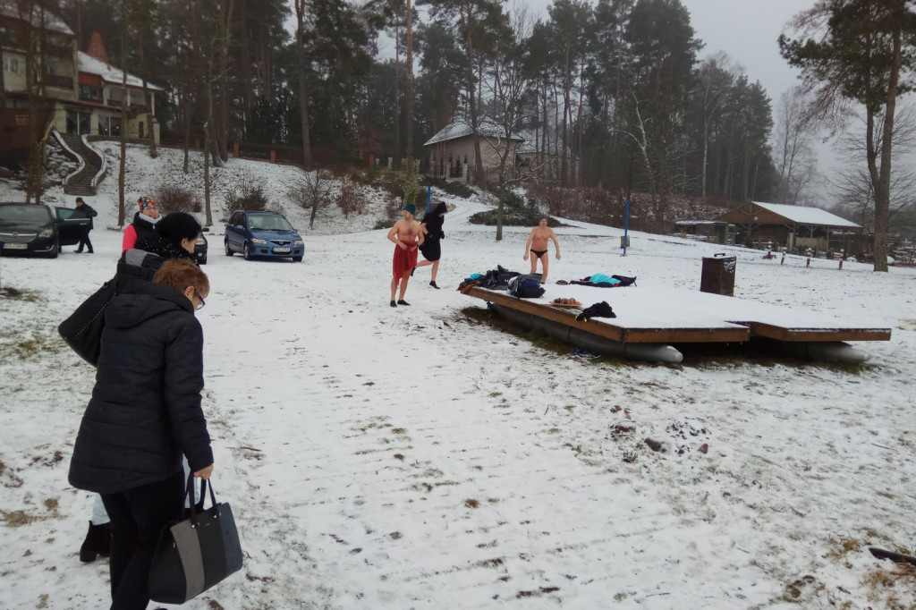 Morsy w Bornem Sulinowie. Spotykają się co niedzielę o 12.