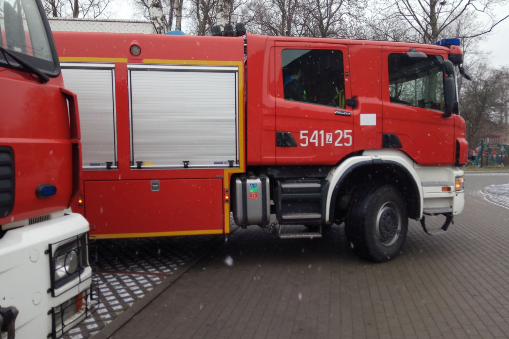 Pokazy ratownictwa, straż pożarna, jezioro, lód i szybka pomoc