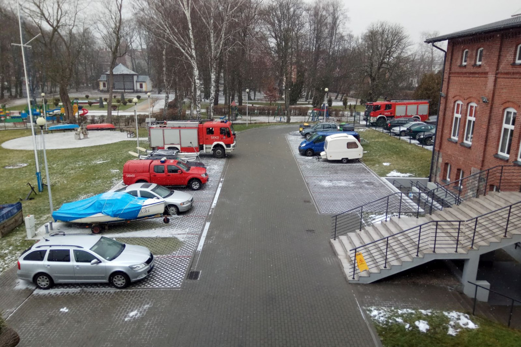 Pokazy ratownictwa, straż pożarna, jezioro, lód i szybka pomoc