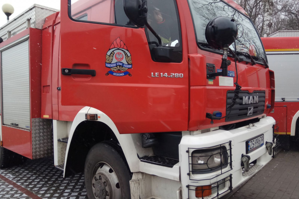 Pokazy ratownictwa, straż pożarna, jezioro, lód i szybka pomoc