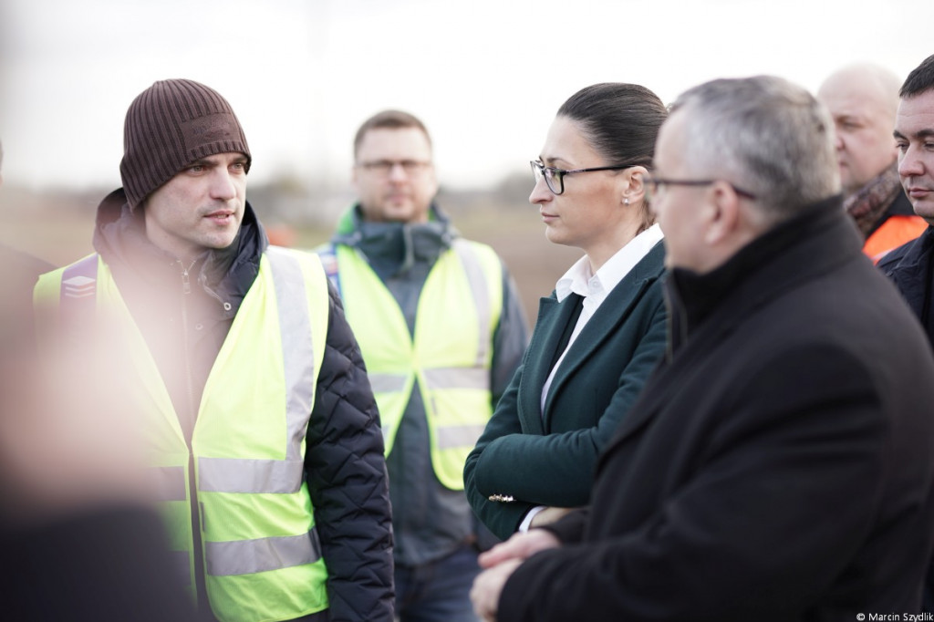 Minister infrastruktury odwiedził plac budowy obwodnicy Szczecinka i dworzec PKP