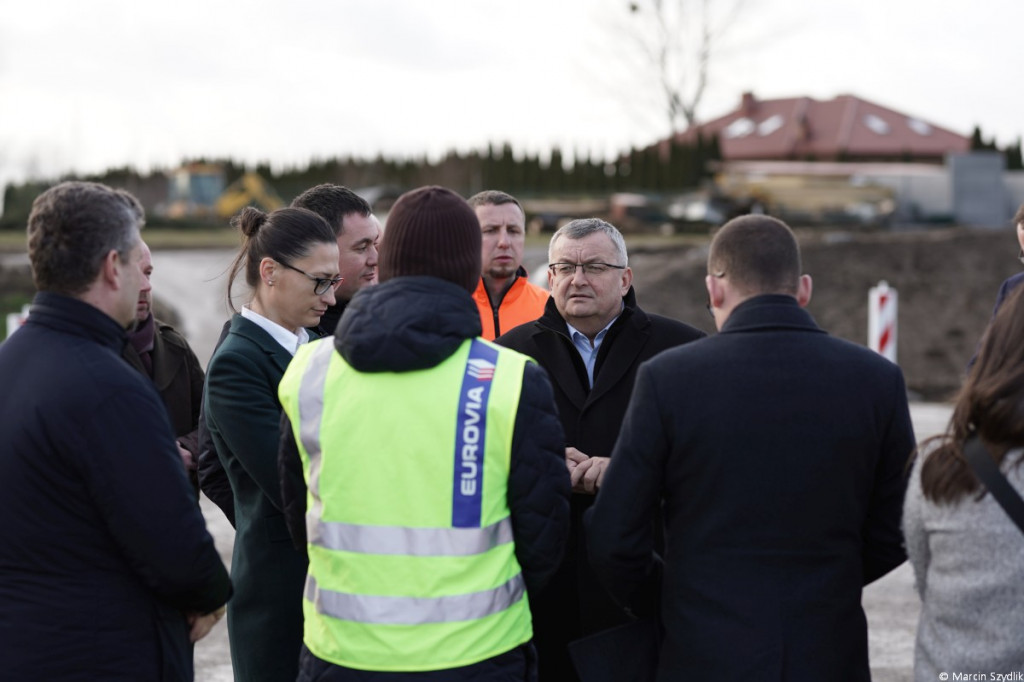 Minister infrastruktury odwiedził plac budowy obwodnicy Szczecinka i dworzec PKP