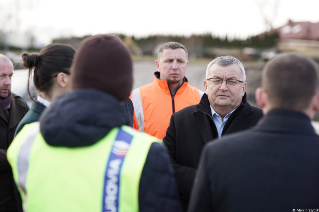 Minister infrastruktury odwiedził plac budowy obwodnicy Szczecinka i dworzec PKP