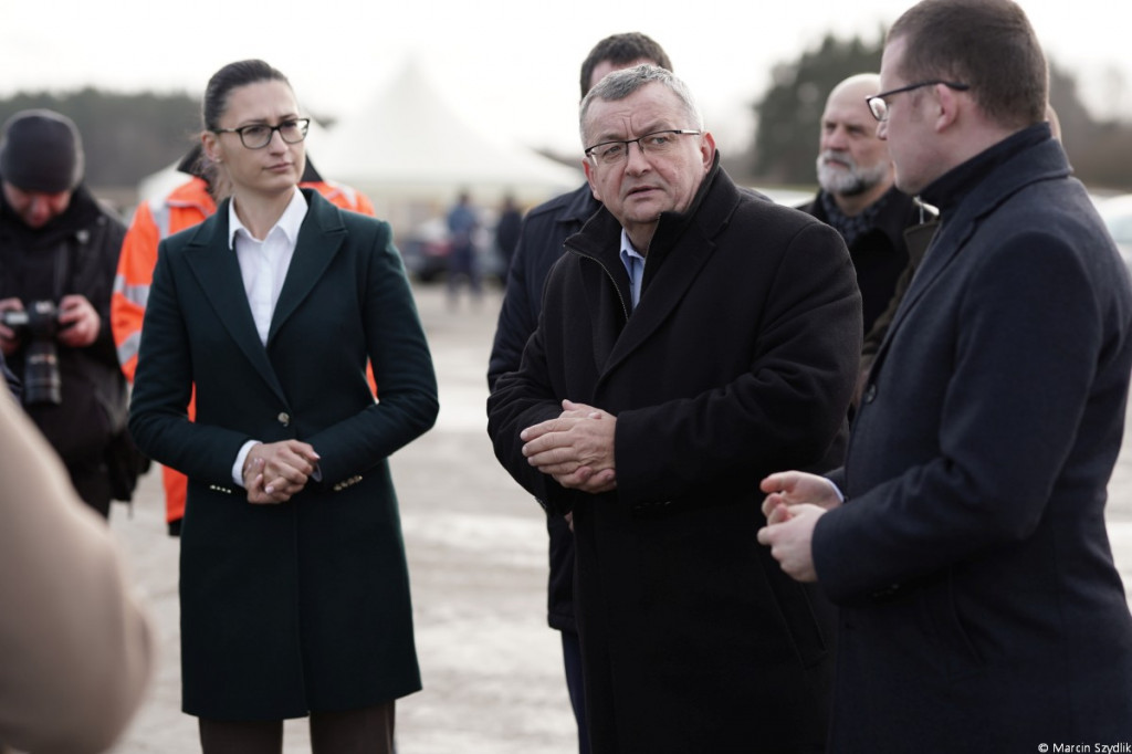 Minister infrastruktury odwiedził plac budowy obwodnicy Szczecinka i dworzec PKP