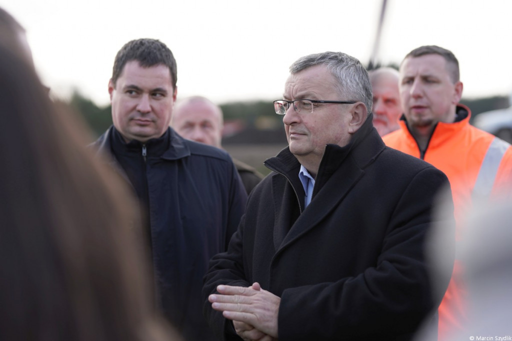 Minister infrastruktury odwiedził plac budowy obwodnicy Szczecinka i dworzec PKP
