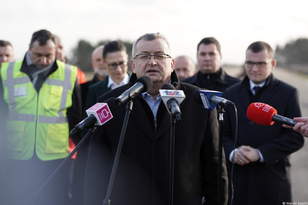 Minister infrastruktury odwiedził plac budowy obwodnicy Szczecinka i dworzec PKP