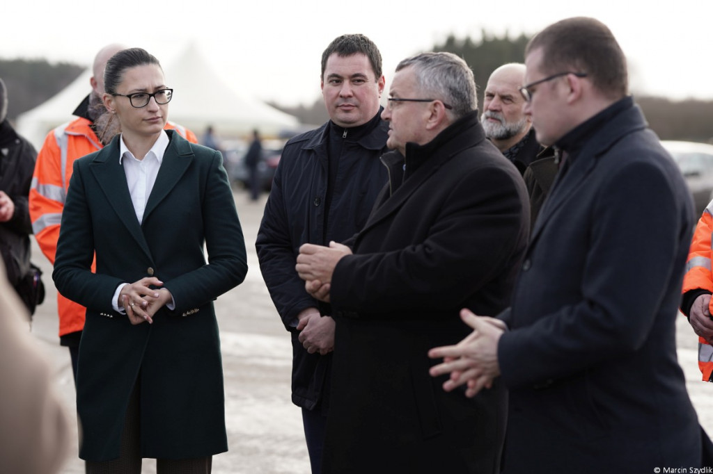 Minister infrastruktury odwiedził plac budowy obwodnicy Szczecinka i dworzec PKP