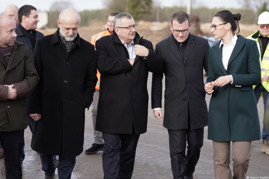 Minister infrastruktury odwiedził plac budowy obwodnicy Szczecinka i dworzec PKP