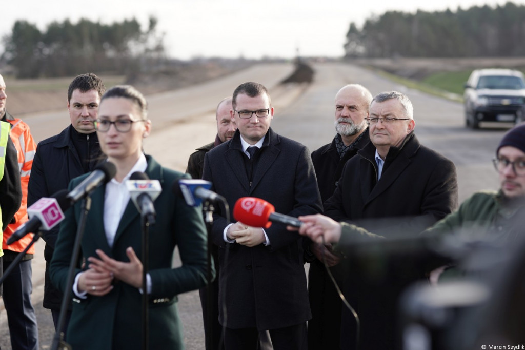 Minister infrastruktury odwiedził plac budowy obwodnicy Szczecinka i dworzec PKP