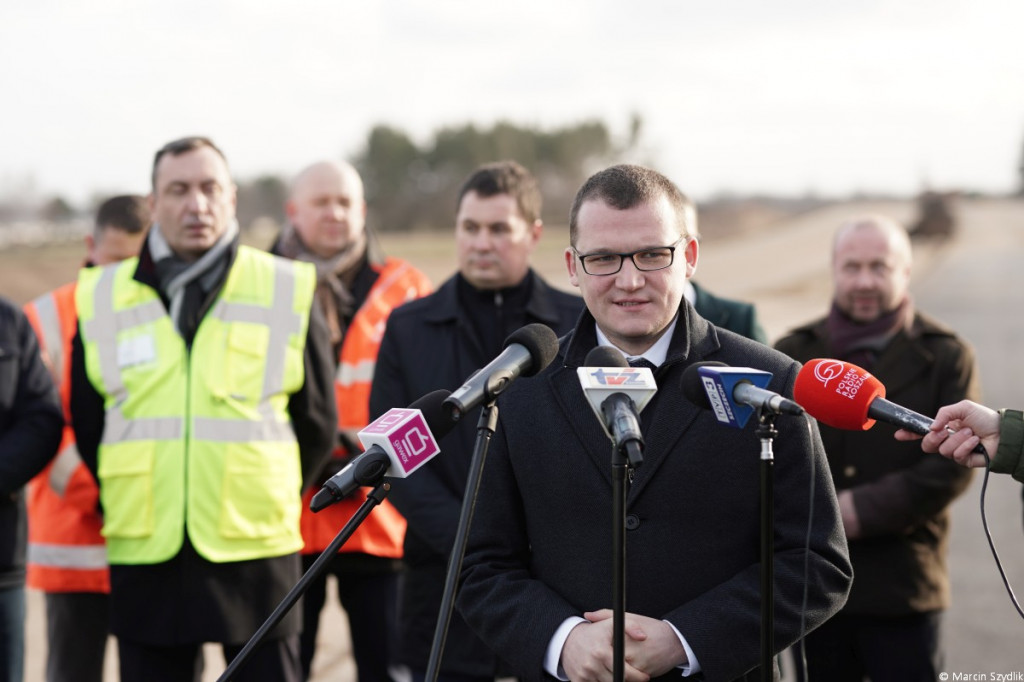 Minister infrastruktury odwiedził plac budowy obwodnicy Szczecinka i dworzec PKP