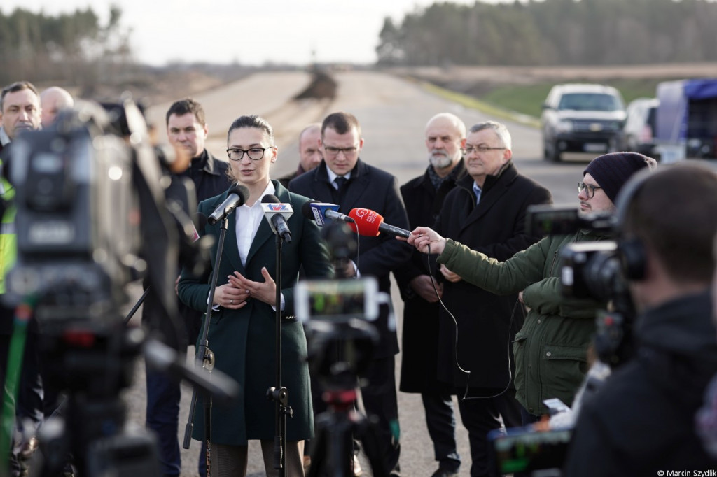 Minister infrastruktury odwiedził plac budowy obwodnicy Szczecinka i dworzec PKP