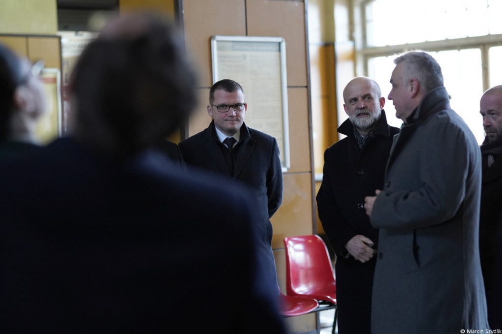 Minister infrastruktury odwiedził plac budowy obwodnicy Szczecinka i dworzec PKP