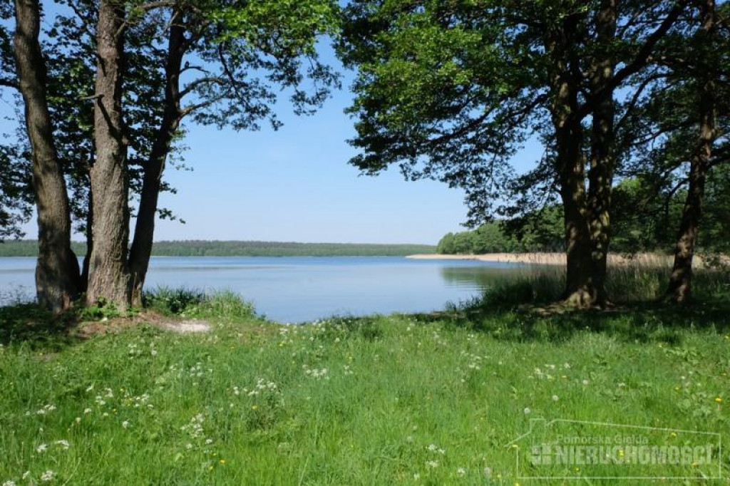 Blisko jeziora, idealne pod rekreację i wypoczynek