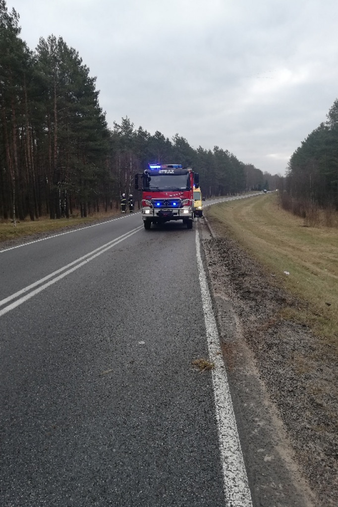 Zjechała samochodem z drogi i dachowała