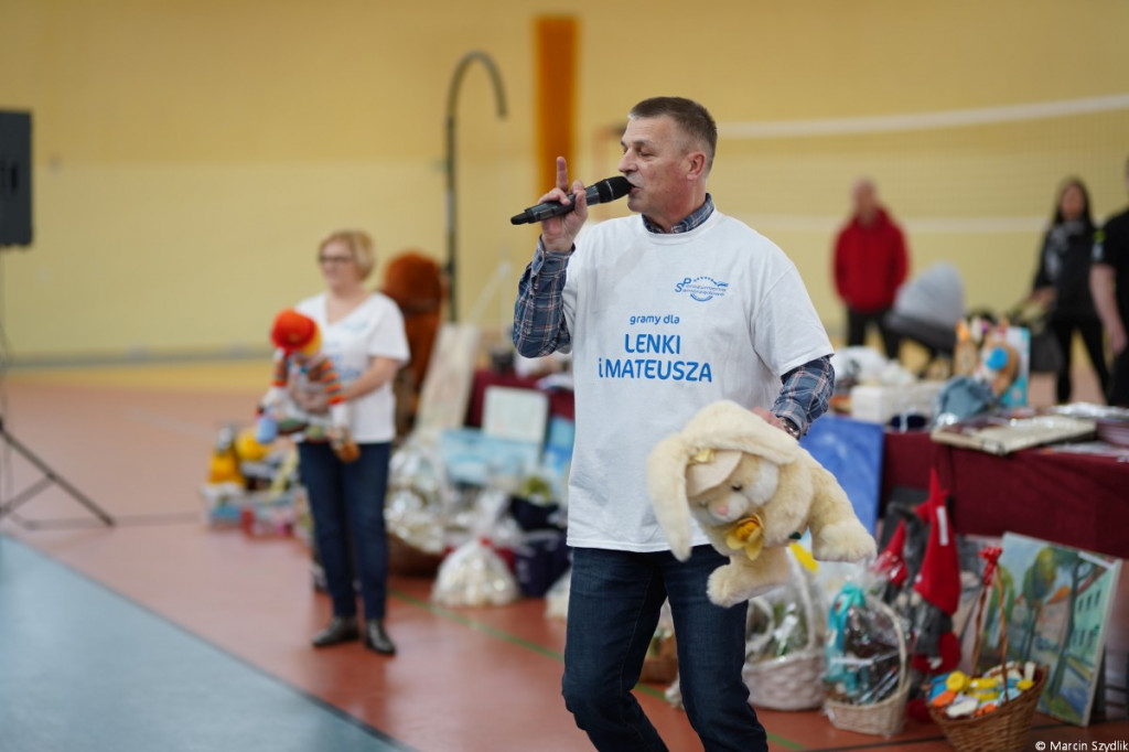 Turniej charytatywny w piłce siatkowej zorganizowany przez Porozumienie Samorządowe Powiatu Szczecineckiego