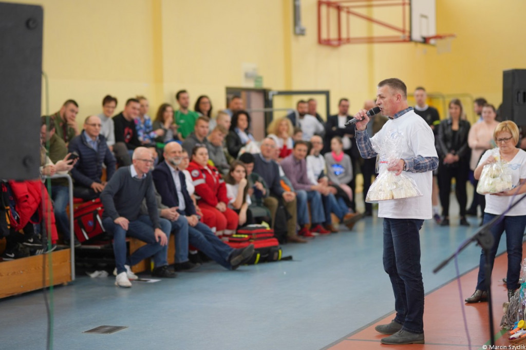 Turniej charytatywny w piłce siatkowej zorganizowany przez Porozumienie Samorządowe Powiatu Szczecineckiego