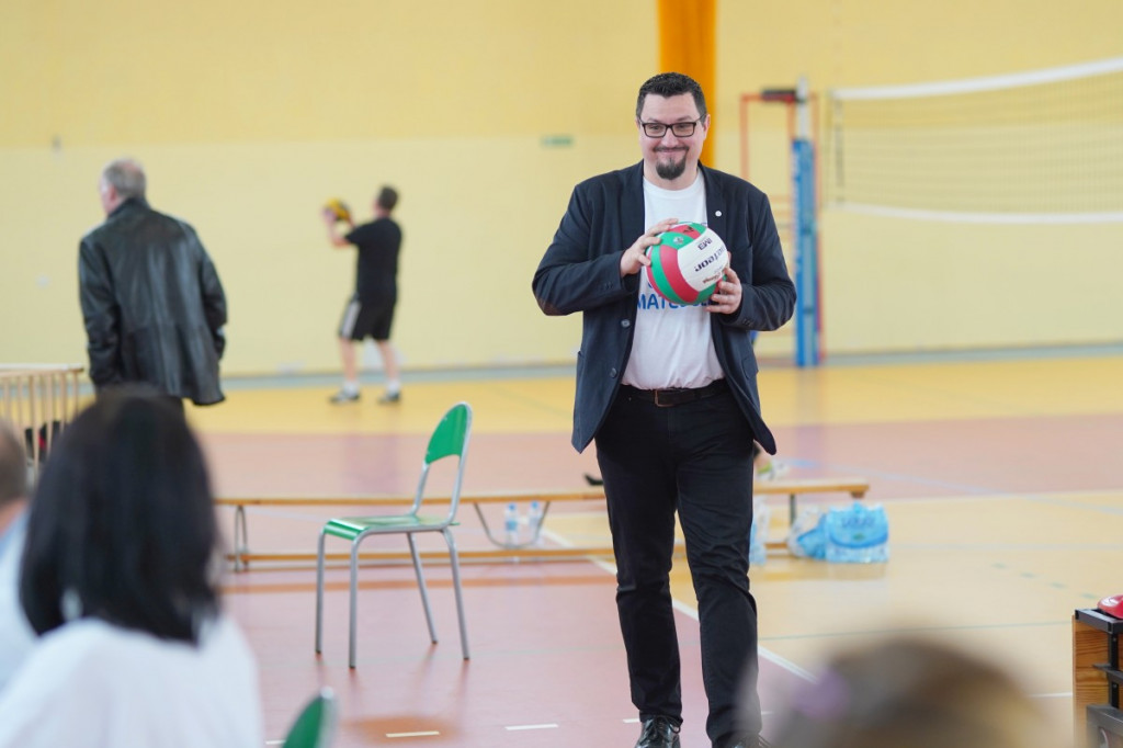 Turniej charytatywny w piłce siatkowej zorganizowany przez Porozumienie Samorządowe Powiatu Szczecineckiego