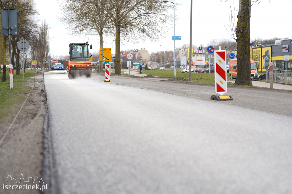 Lepiej omijać obwodnicę. Drogowcy kładą nowy asfalt