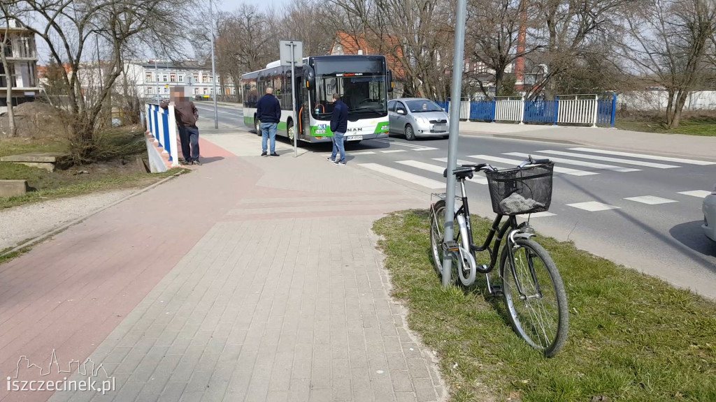 Rowerem zajechał drogę autobusowi