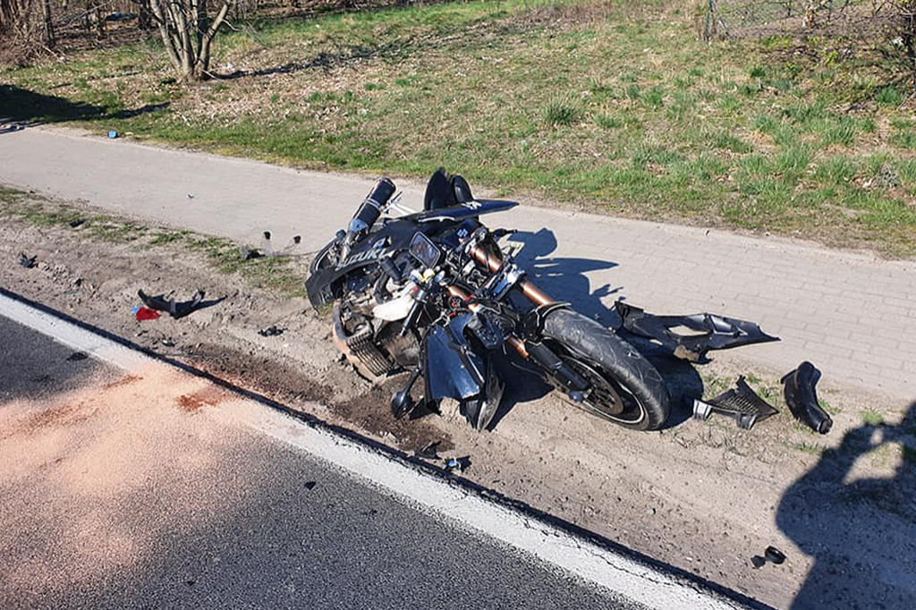 BIAŁY BÓR. Motocyklista wjechał w tył osobówki
