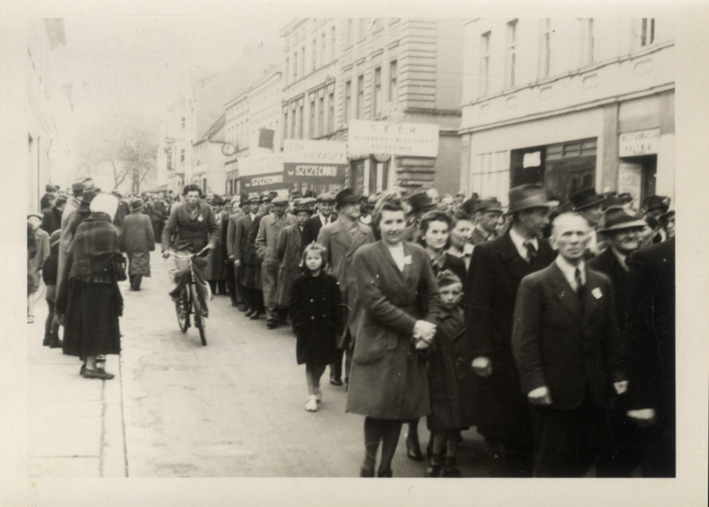 Manifestacja podczas obchodów Święta 3 Maja w Szczecinku w 1946