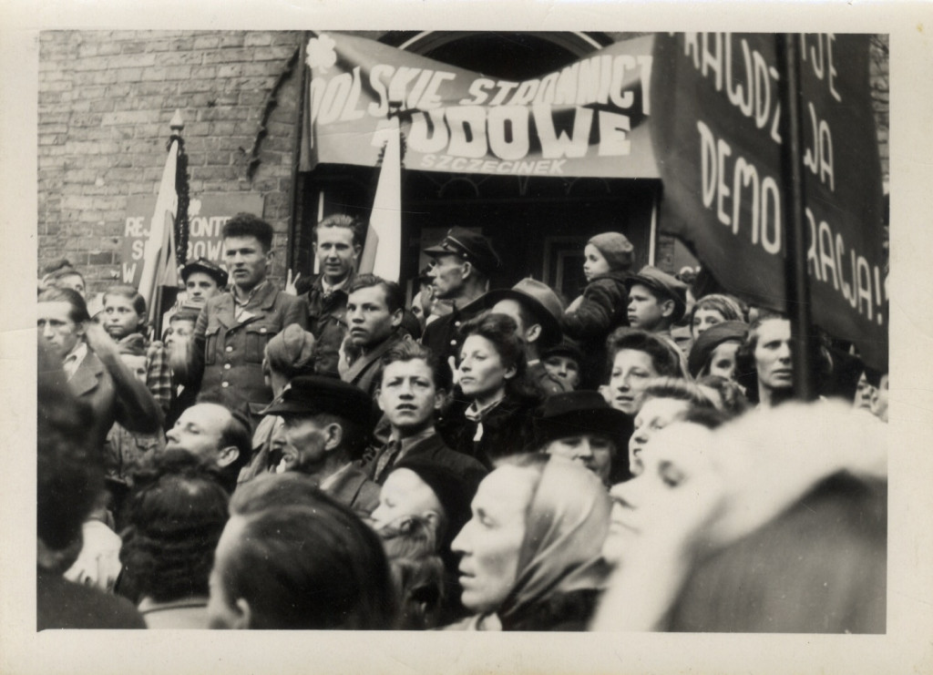 Manifestacja podczas obchodów Święta 3 Maja w Szczecinku w 1946