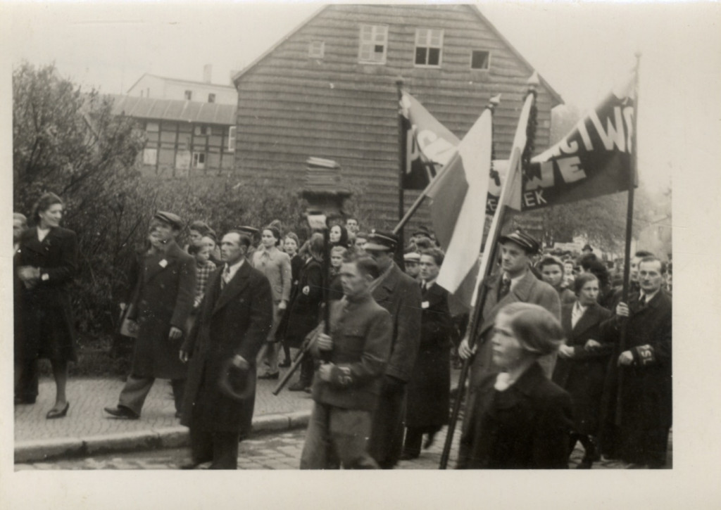 Manifestacja podczas obchodów Święta 3 Maja w Szczecinku w 1946