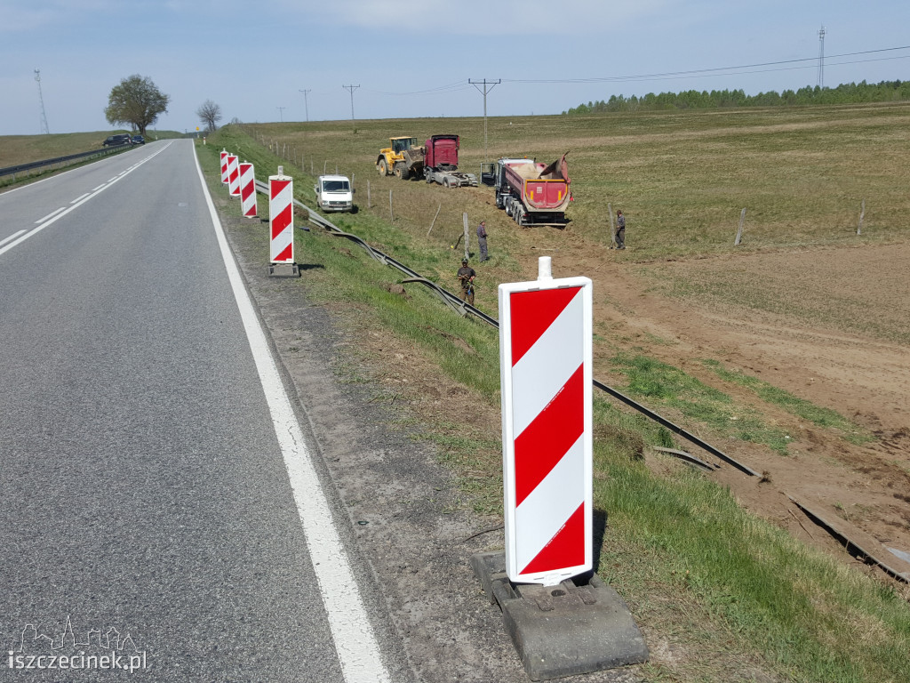 Ciężarówka przebiła barierki