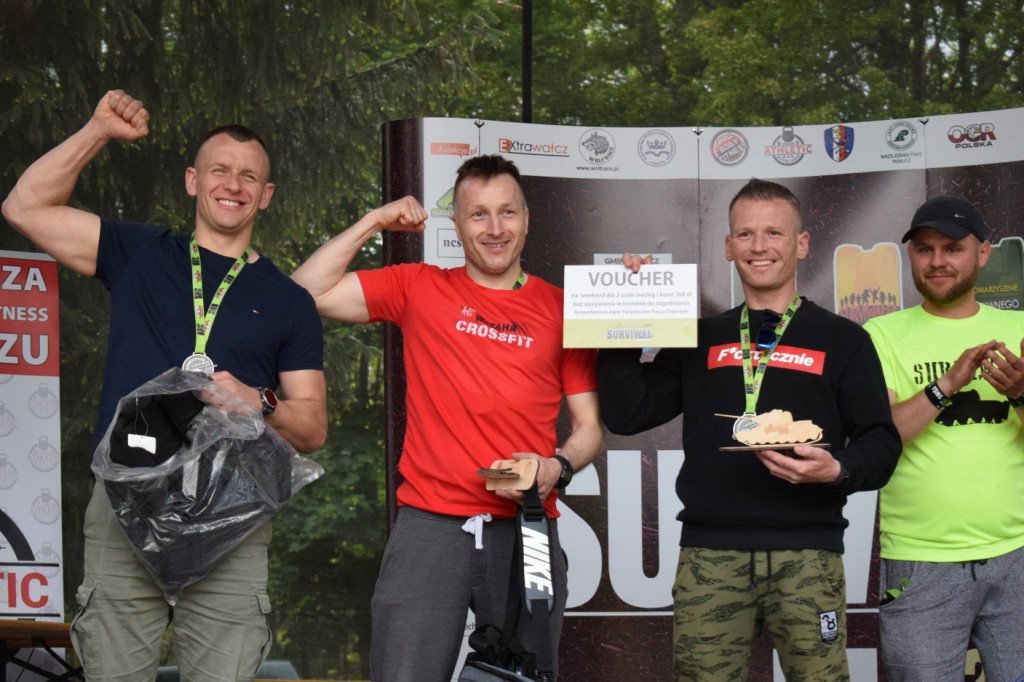 Zawodnicy ze Szczecinka triumfują w ekstremalnym biegu z przeszkodami w Zdbicach