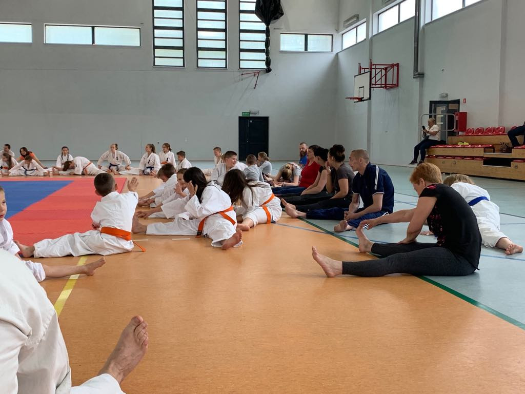 Karate Kyokushin. Rodzice trenowali razem z dziećmi [ZDJĘCIA]