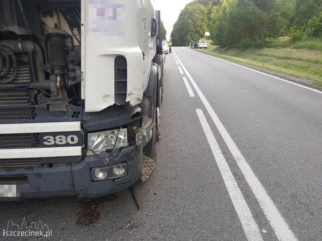 Kolizja ciężarówki z osobówką na DK-11