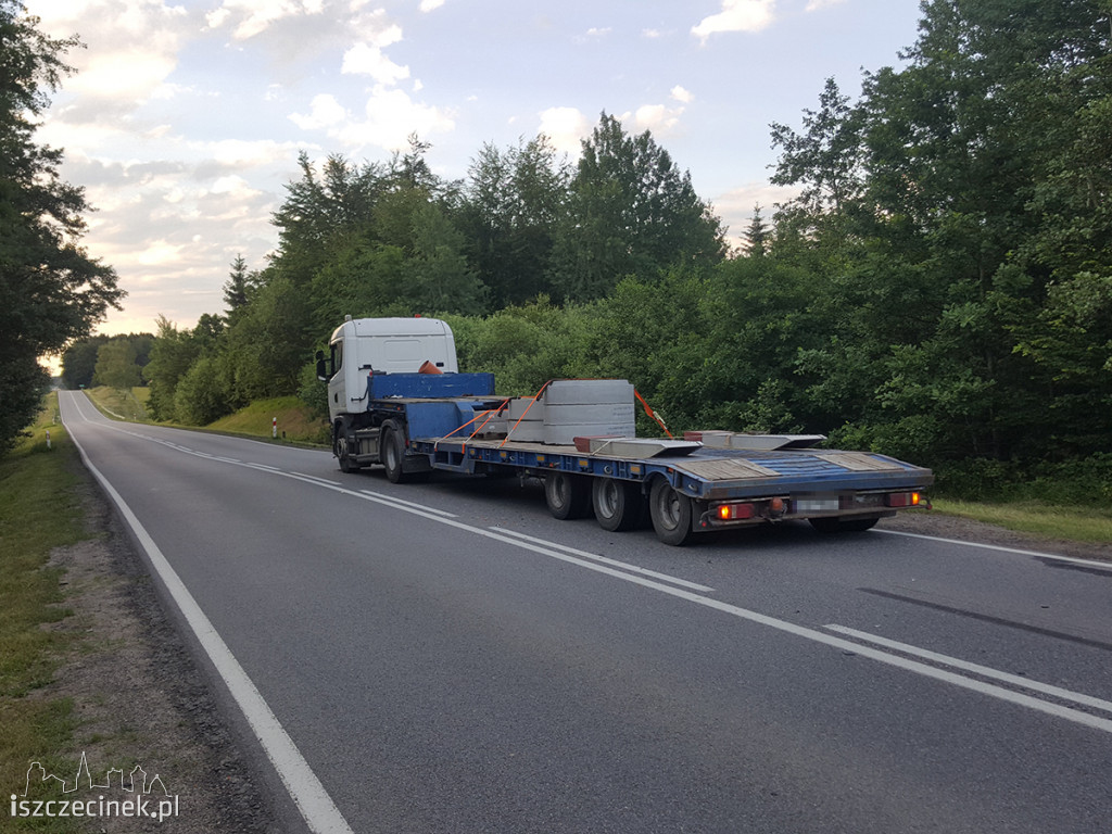 Kolizja ciężarówki z osobówką na DK-11