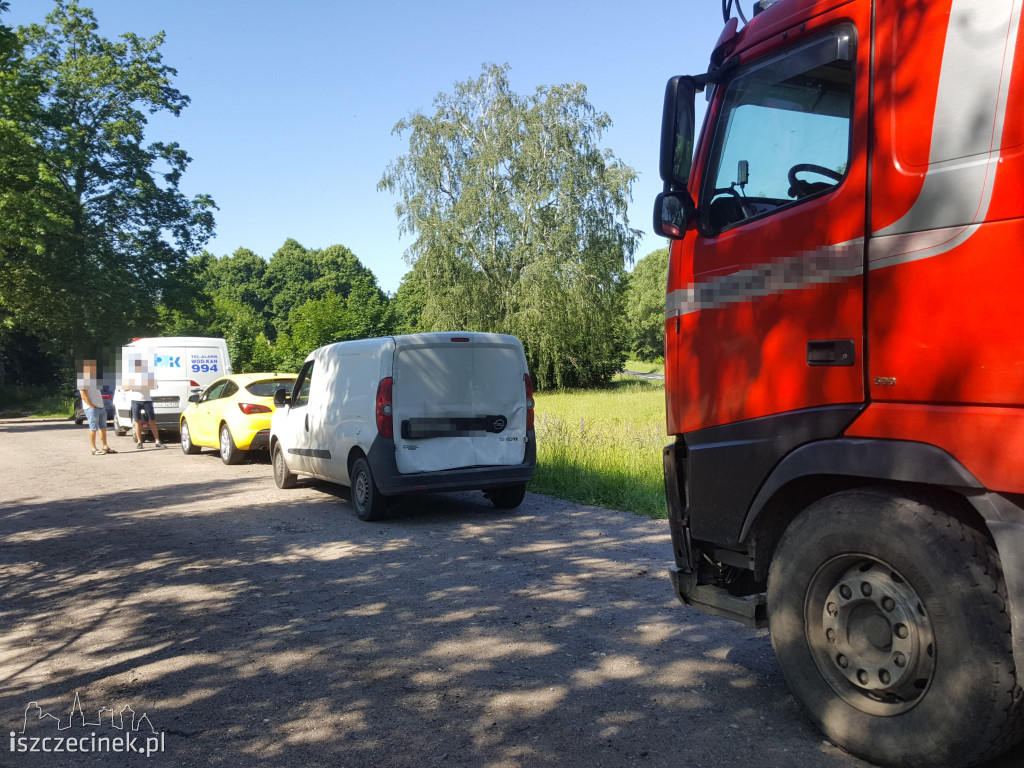 Zderzenie czterech samochodów. Kierujący ciężarówką nie wyhamował