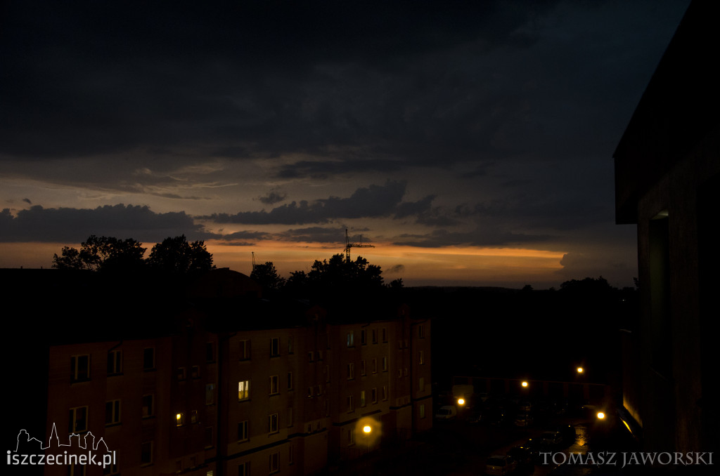 Nocna burza w Szczecinku. Zdjęcia Tomasza Jaworskiego