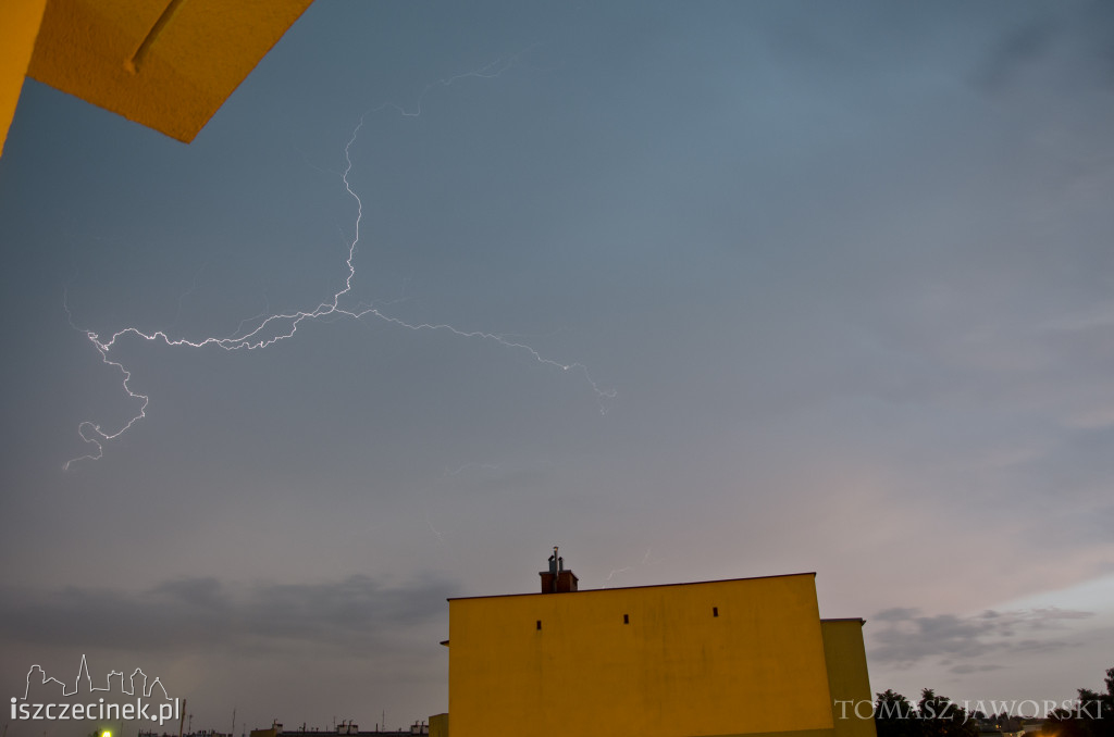 Nocna burza w Szczecinku. Zdjęcia Tomasza Jaworskiego