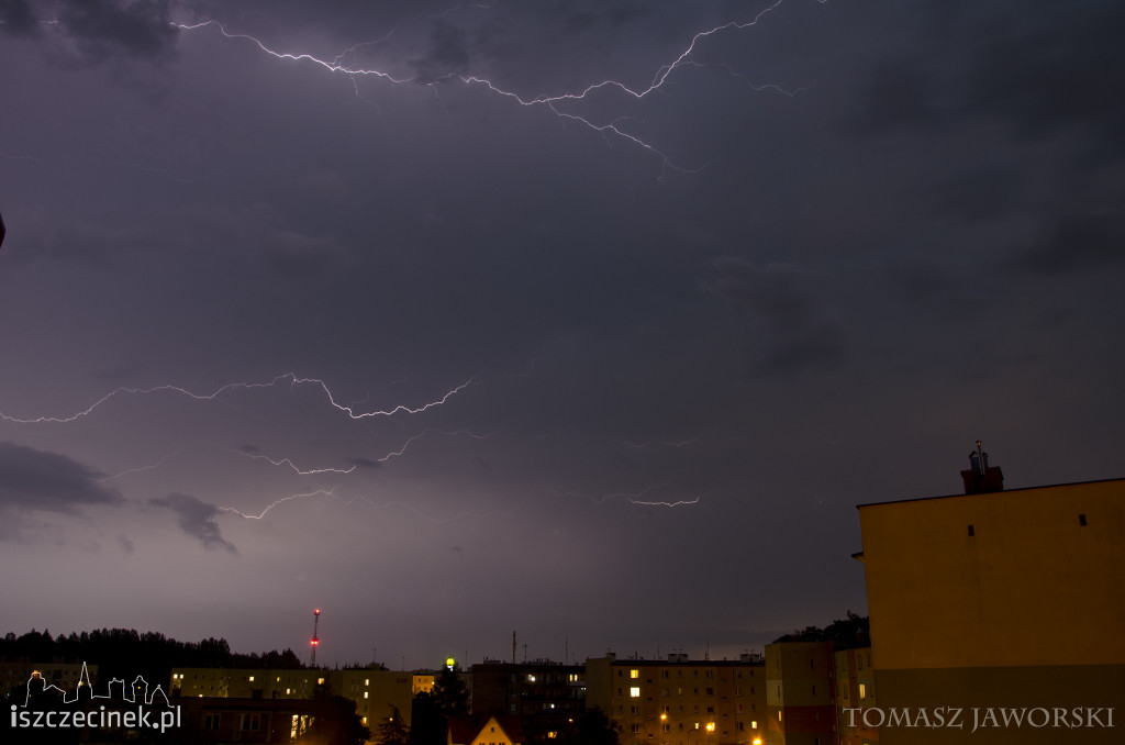 Nocna burza w Szczecinku. Zdjęcia Tomasza Jaworskiego