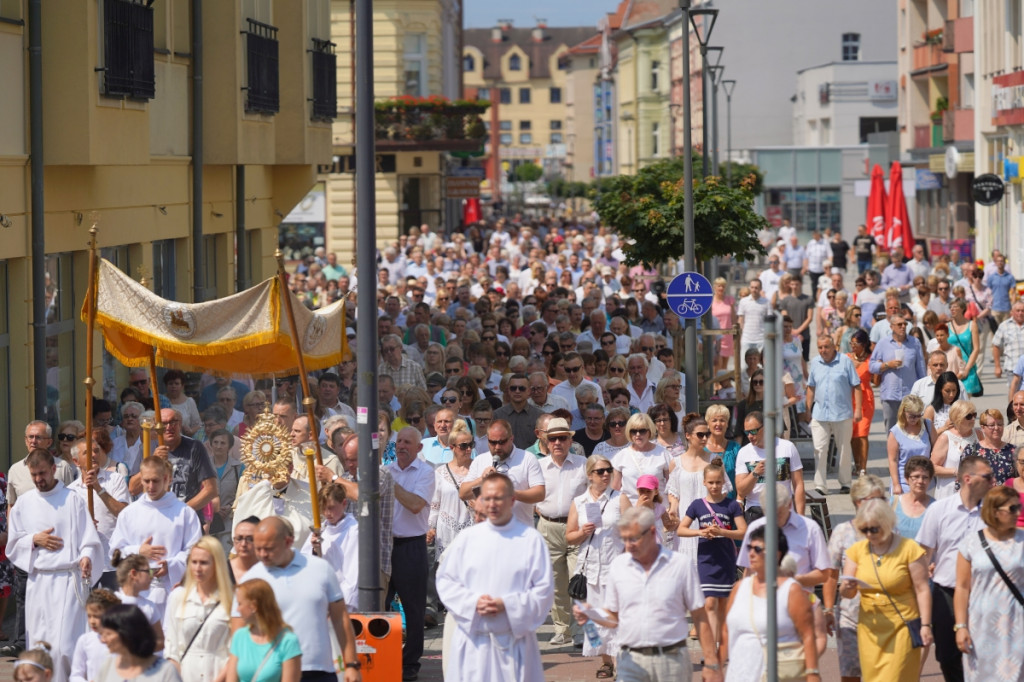 Boże Ciało w Szczecinku. Tłumy na procesjach