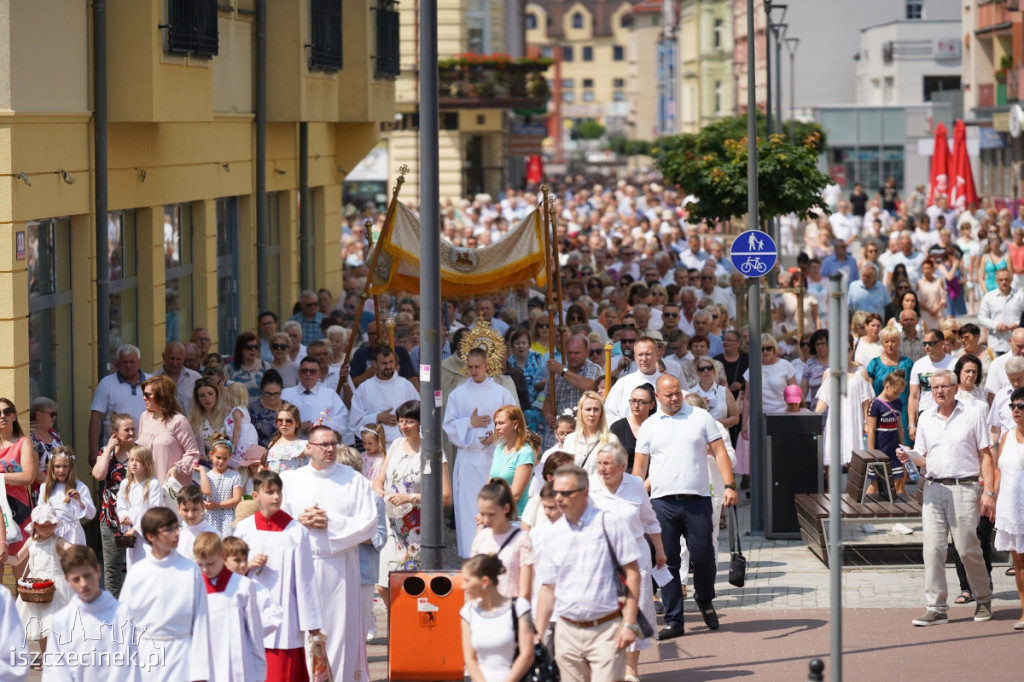 Boże Ciało w Szczecinku. Tłumy na procesjach