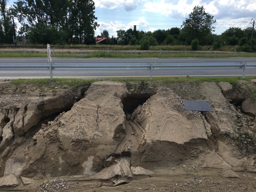 Budowa obwodnicy Szczecinka. Wielomilionową inwestycję wypłukuje deszcz