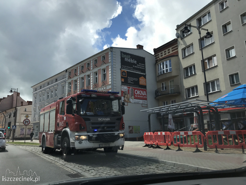 Służby ratownicze postawione na nogi. Co się działo na Wyszyńskiego?
