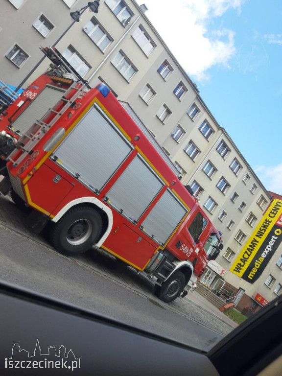 Służby ratownicze postawione na nogi. Co się działo na Wyszyńskiego?