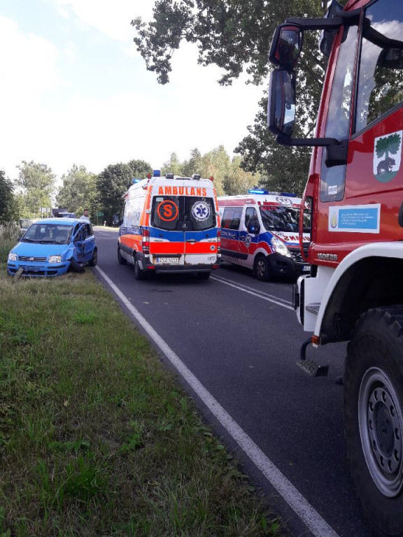 Wypadek na drodze wojewódzkiej nr 172. Trzy osoby w szpitalu