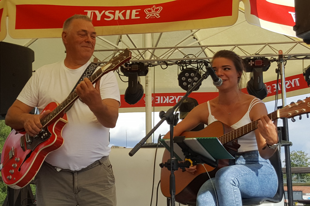 Muzyczny Pomost, czyli wspólne granie na gitarach nad Trzesieckiem